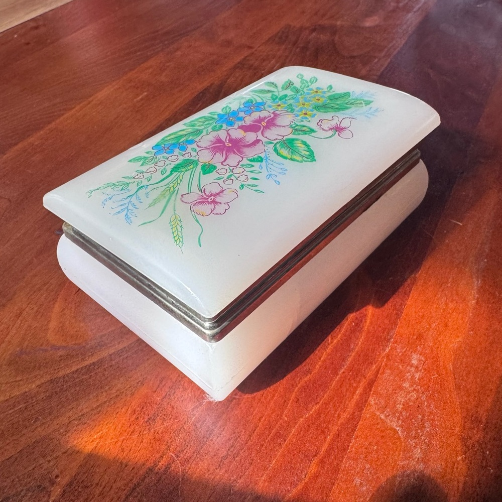 *VINTAGE* Resin Floral Jewelry Box with Silver Trim